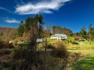 573 Plum Orchard Lake Rd, Scarbro, WV 25917