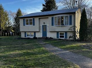 121 Bowen Hill Rd, Coventry, RI 02827