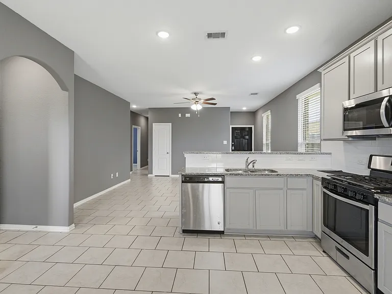 7422 French Quarter Ct — Photo 6