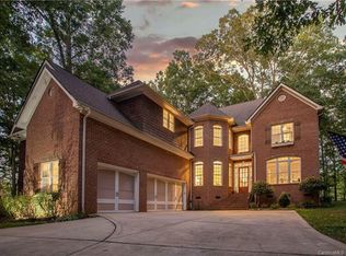 224 Chaucer Ln, Matthews, NC 28104