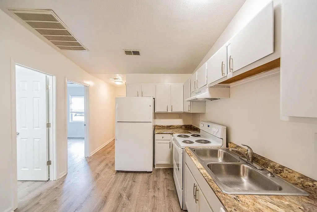 127 Limerick Dr — Photo 1