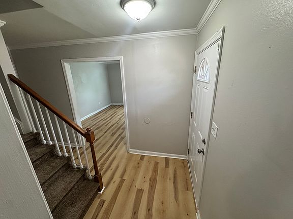 5th image of 220 Saddler Dr