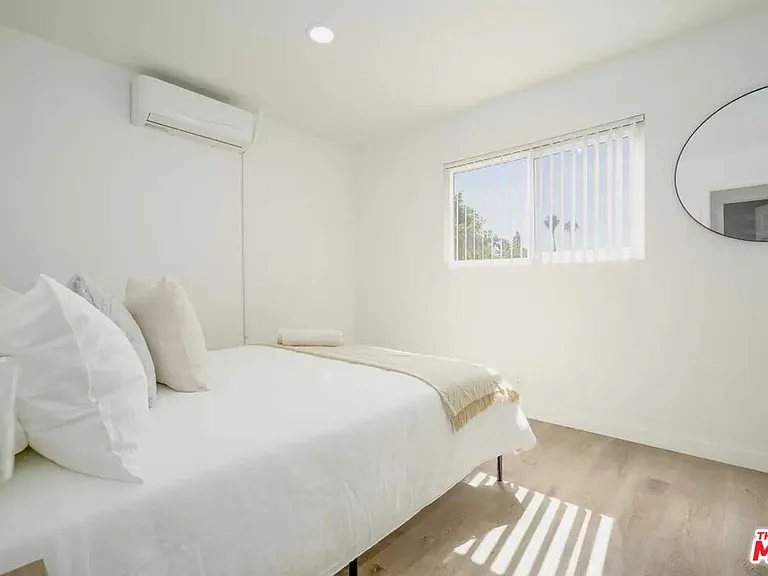 2417 S Budlong Ave #4 — Photo 19