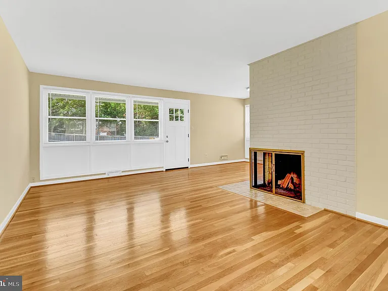 10228 Farnham Dr — Photo 9