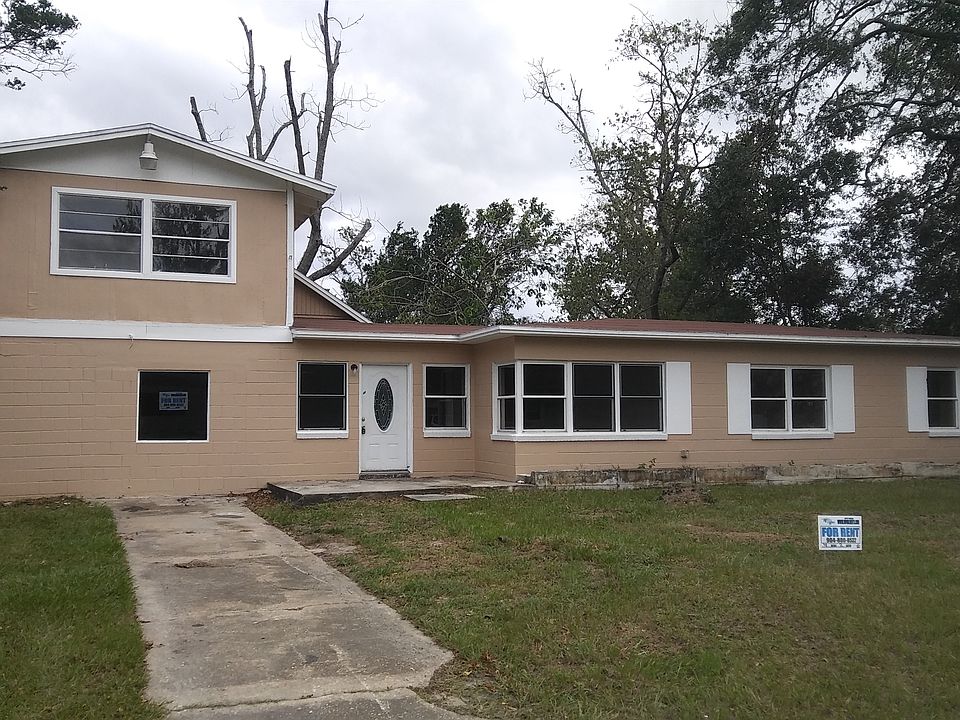 1st image of 7877 Caxton Cir W