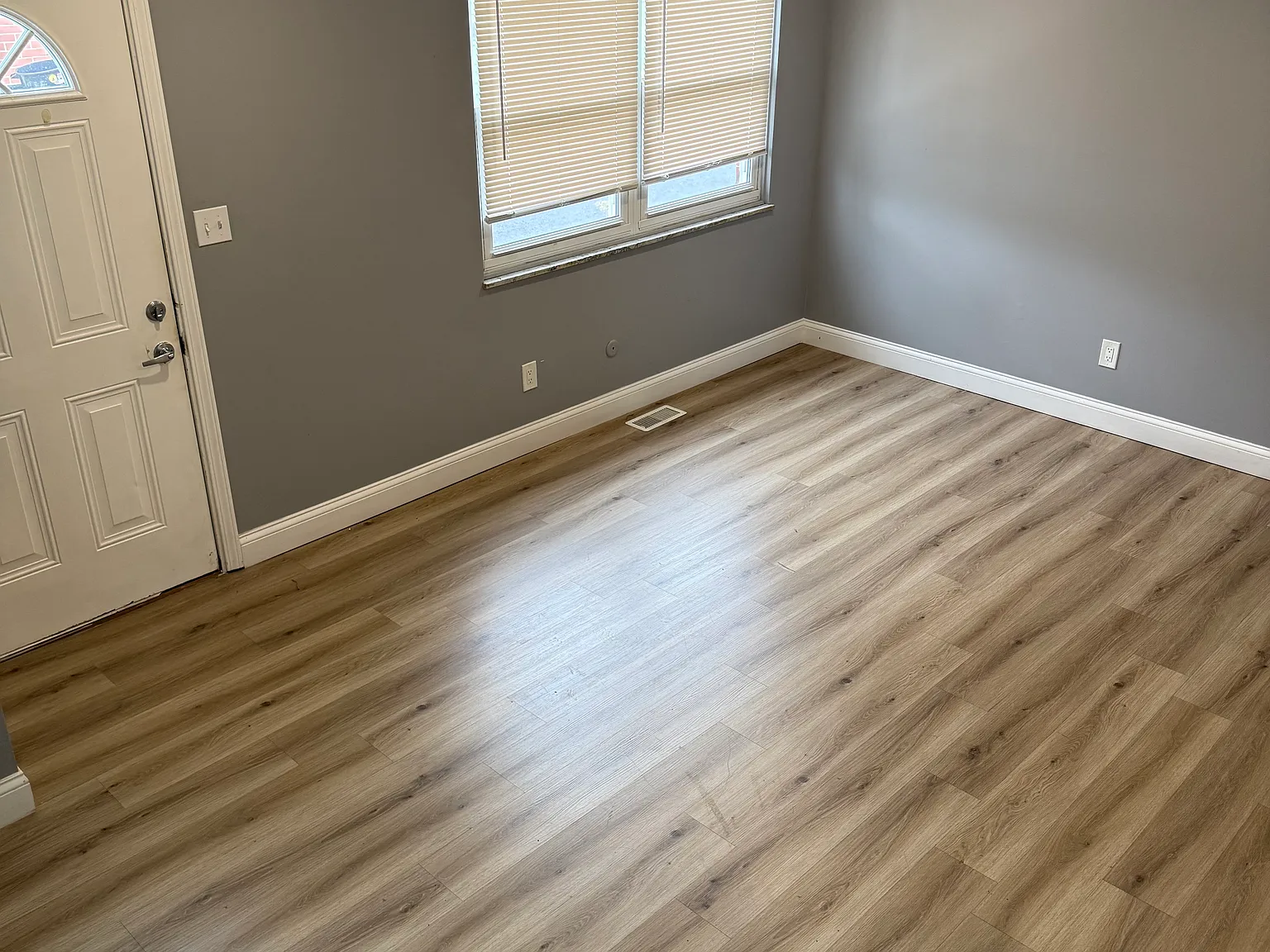 3 bed, 1.5 bath, 1045 sqft, $1,575 — Photo 2