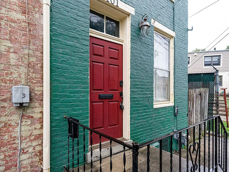 101 S Bentz St — Photo 47