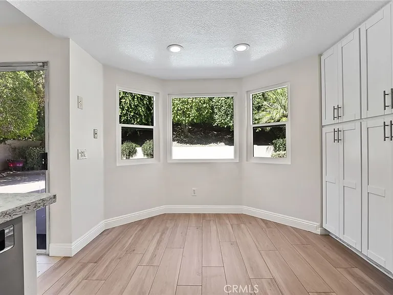 14 Fair Elms — Photo 31