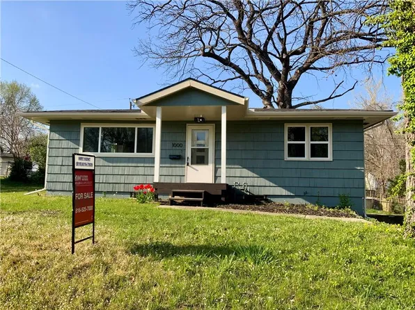 1000 Oakvale Dr, Harrisonville, MO 64701