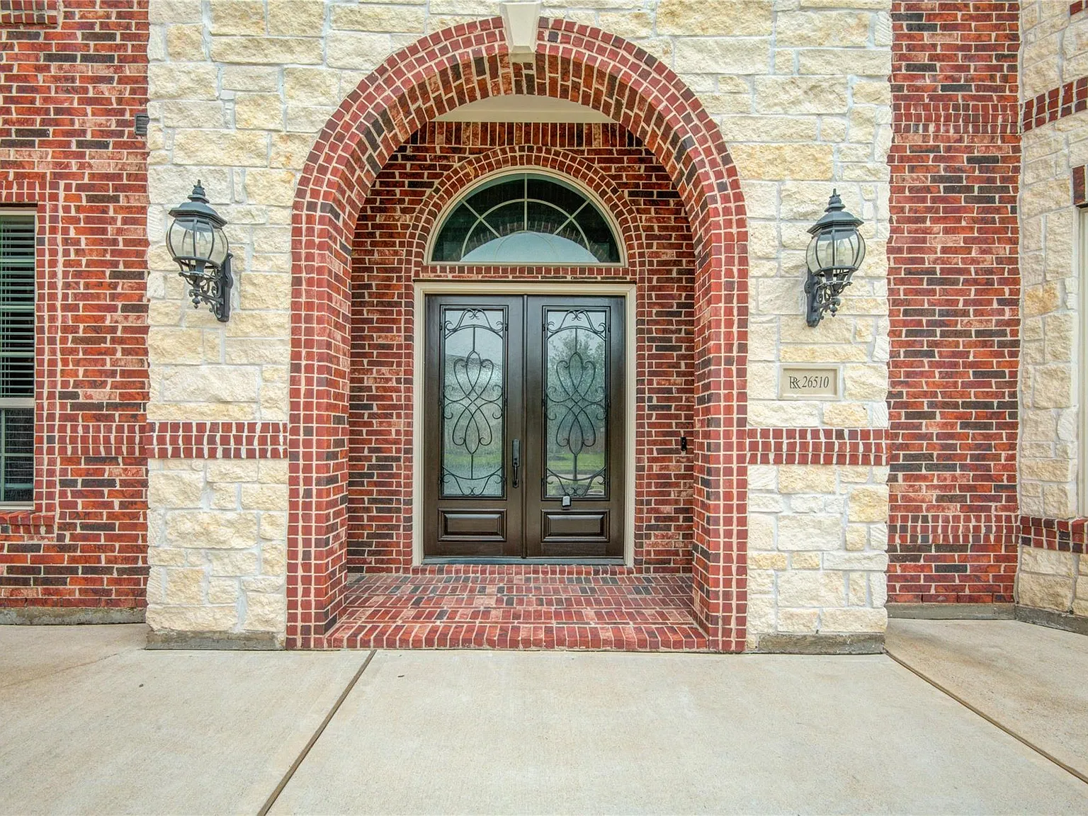 5 bed, 5.5 bath, 6097 sqft, $5,800 — Photo 3
