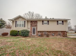 913 Long Branch Rd, Troy, IL 62294