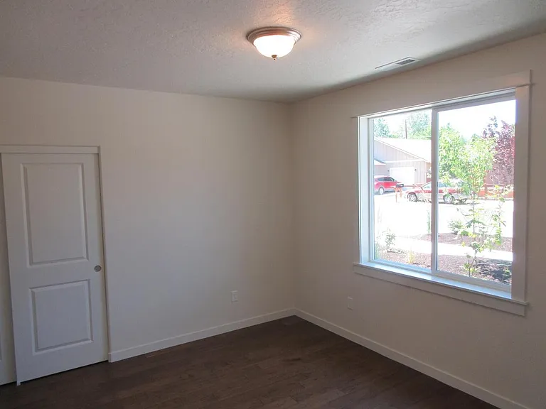 2856 Huettl Ln — Photo 12