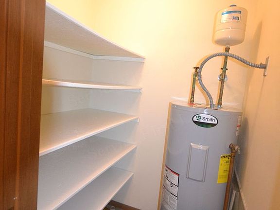 3rd image of 8 Wallingford Dr #1