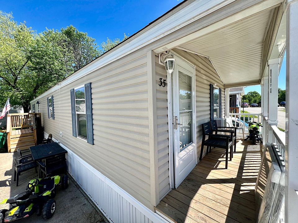 35 Maple St, Minooka, IL 60447 | Zillow