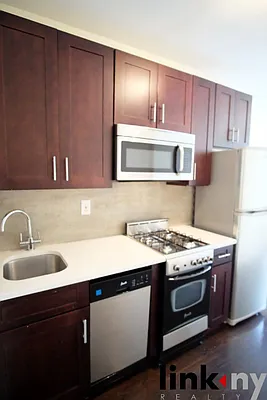 Rented by Link NY Realty | media 6