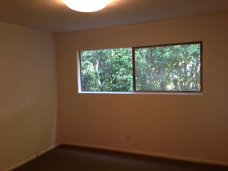 546 N Flores St #6 — Photo 25