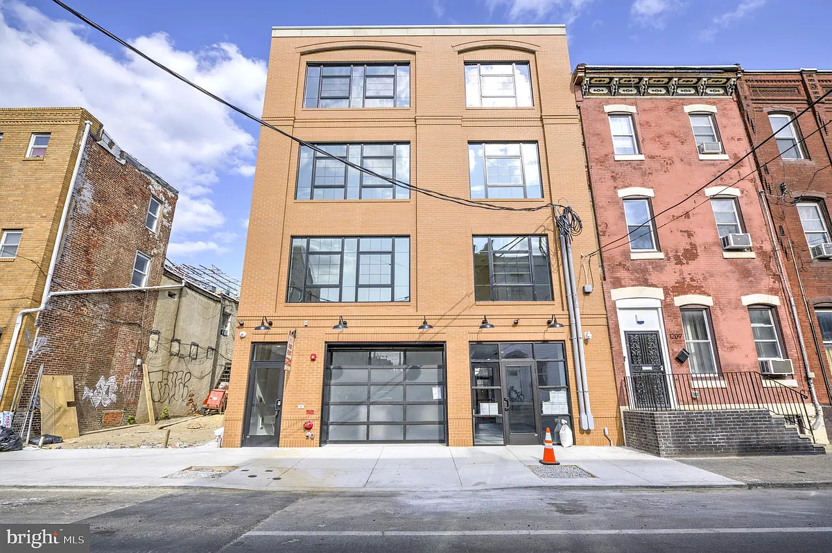 Building Photo - 1205 S 15th St #4D