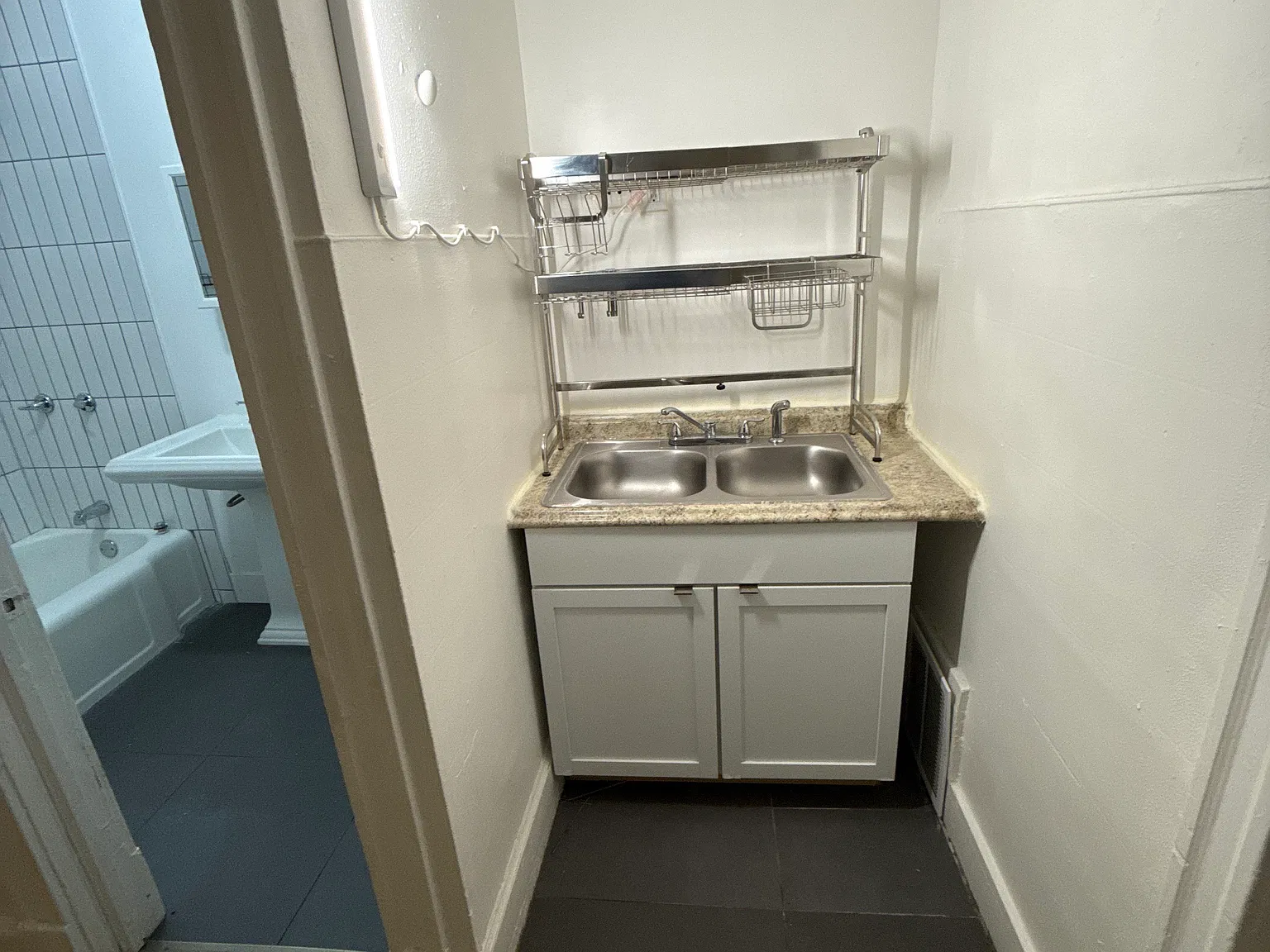 215 E Center St — Photo 3