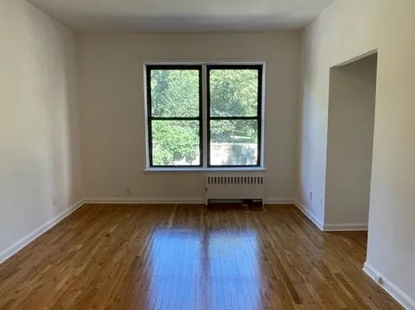 140 Claremont Avenue image 1 of 10