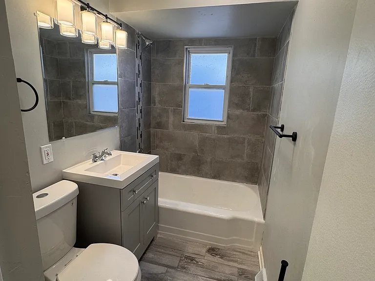 16847 Bulger Ave — Photo 3