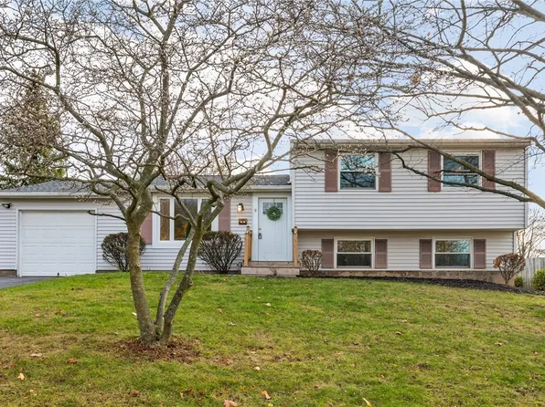 9 Cougar Cir, West Henrietta, NY 14586
