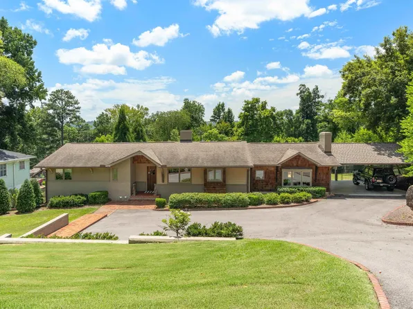 2225 Peacock Ln, Birmingham, AL 35223