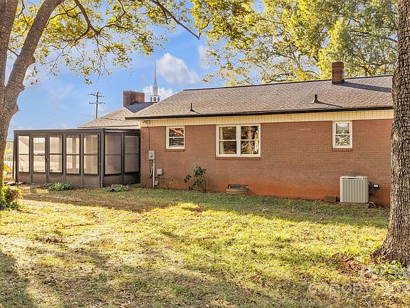 4th image of 601 1st Avenue Dr SE