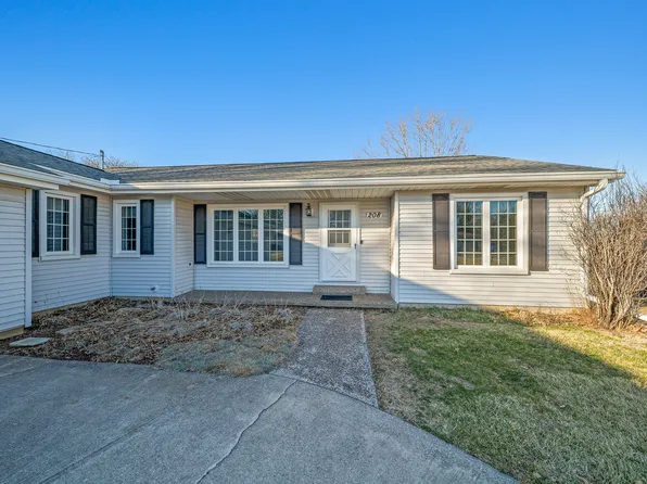 208 W 28th Ave, Coal Valley, IL 61240