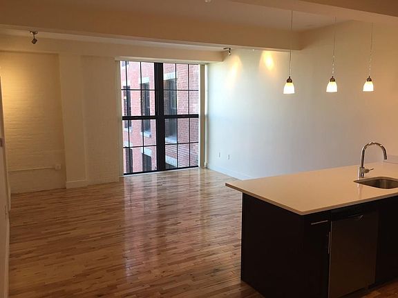 2nd image of 50 Saint Peter St Unit 305