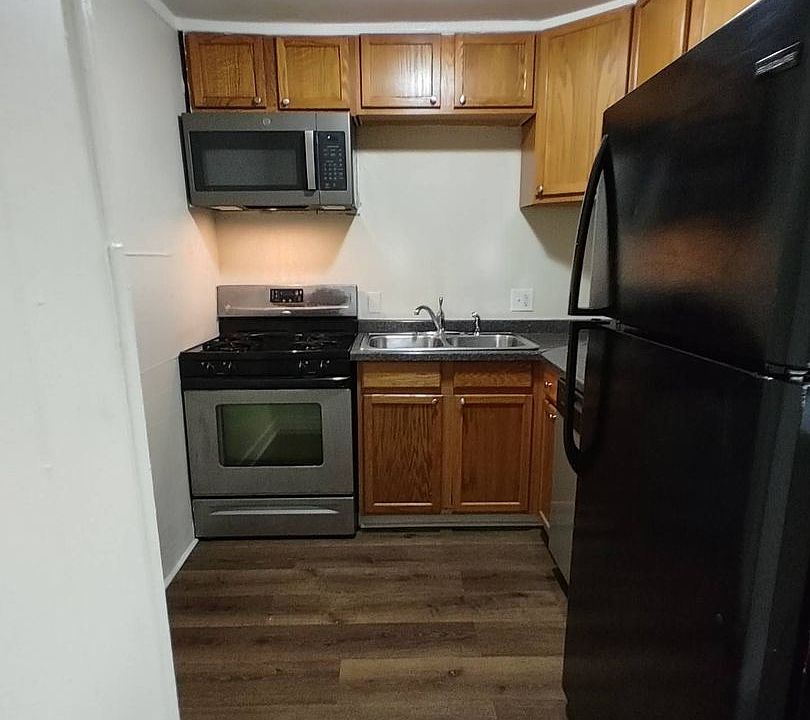 2nd image of 306 W Washington St APT 7