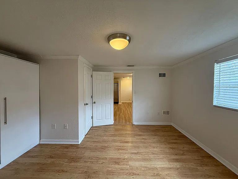 3318 W Walnut St — Photo 11
