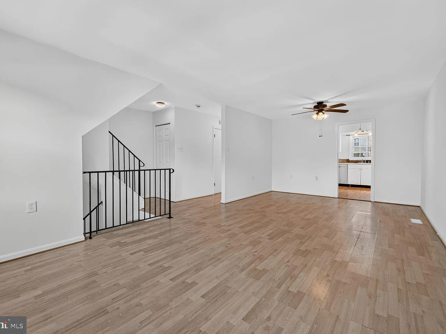 3 bed, 4.0 bath, 1870 sqft, $2,600 — Photo 3