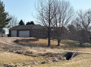 14668 Autumn Rd, Wapella, IL 61777