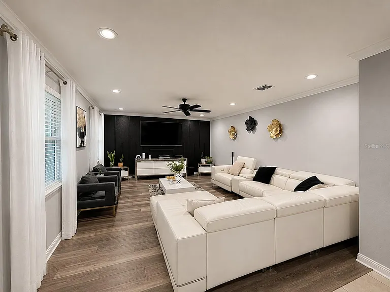 1103 Alta Vista Dr — Photo 4