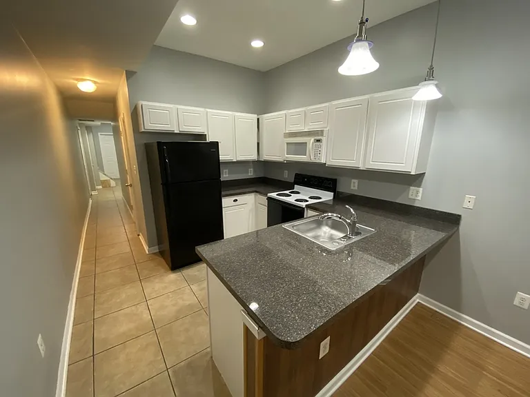 1600 Light St #C — Photo 2