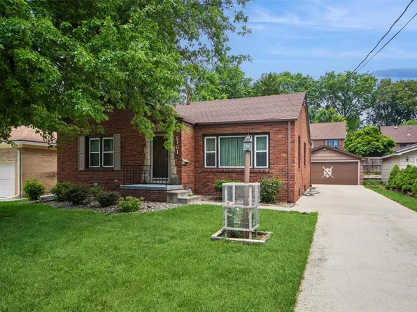 6701 Carpenter Ave, Windsor Heights, IA 50324