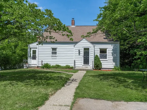152 Southbridge Rd, Dudley, MA 01571