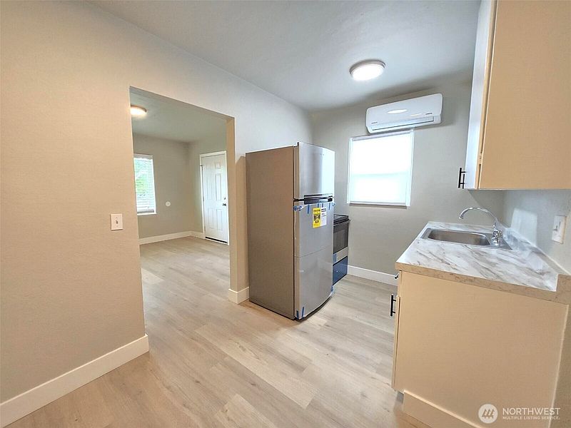 3rd image of 1311 W Shoshone Street