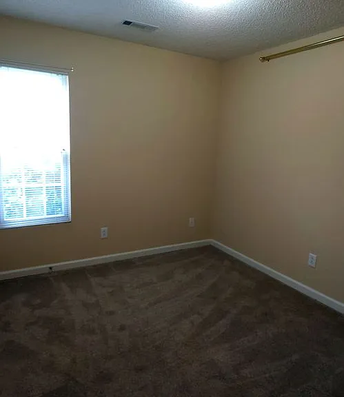 137 Westmont Dr — Photo 16