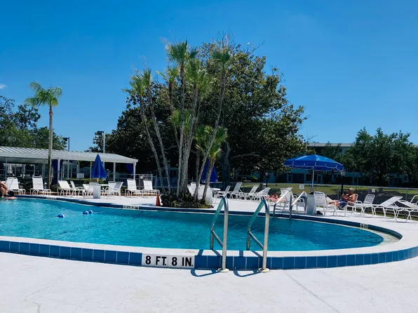 8555 112th St APT 201, Seminole, FL 33772