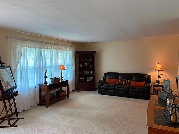 4th image of 8647 Mayfair Dr