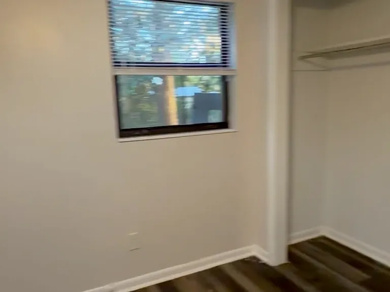 210 SW Elizabeth Ct — Photo 4