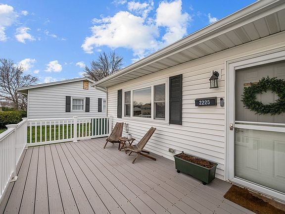 3rd image of 2225 Hillandale Rd