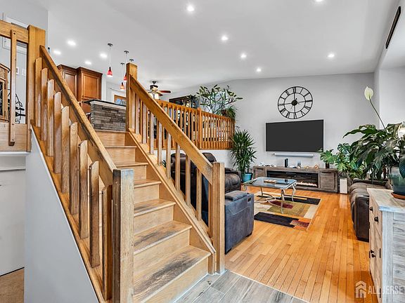 4th image of 17 Heritage Dr