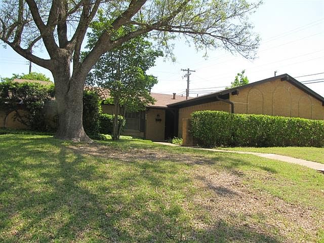 1st image of 300 Clary Dr