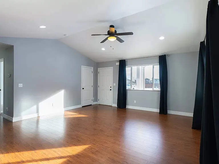 106 Kestrel Ct — Photo 2