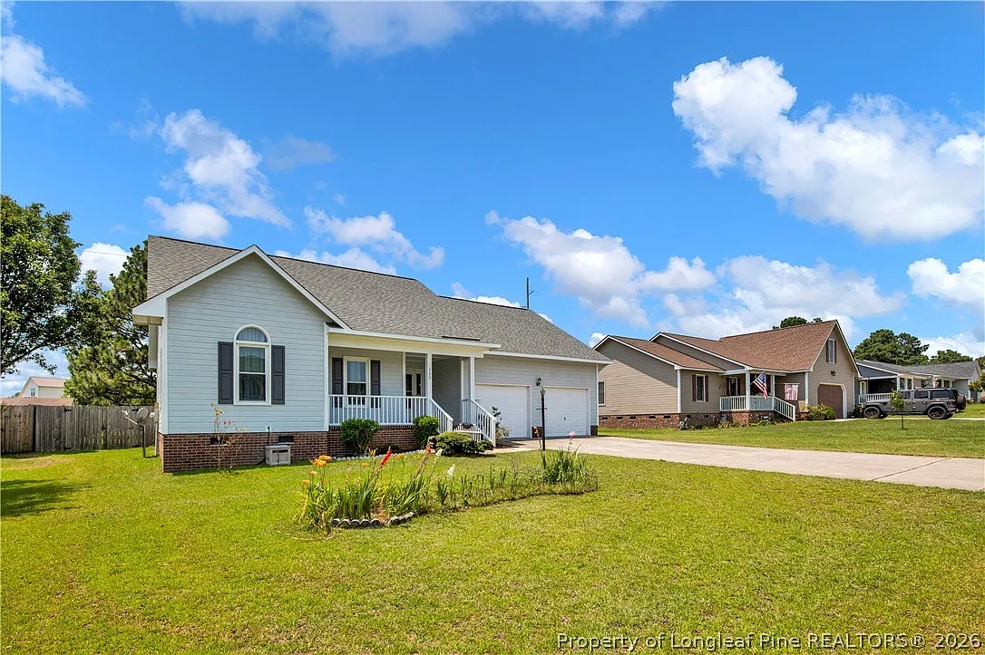 4 bed, 2.0 bath, 1600 sqft, $1,850 — Photo 3