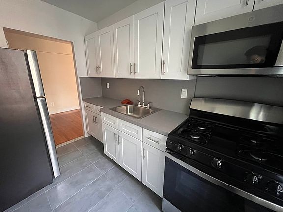 2nd image of 14350 Barclay Ave APT 3H