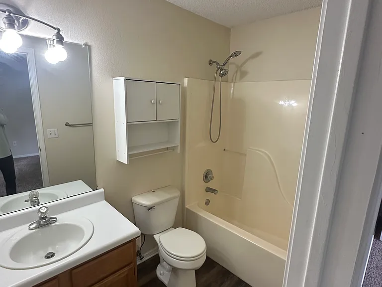4226 Backus Ave — Photo 9
