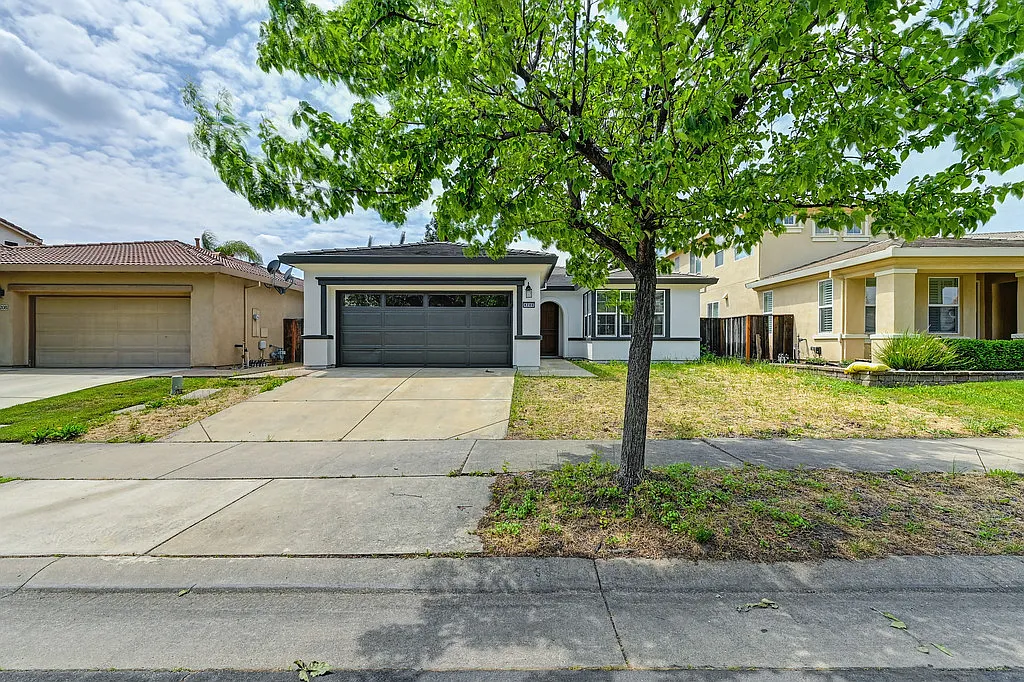8200 Sienna Loop photo 1